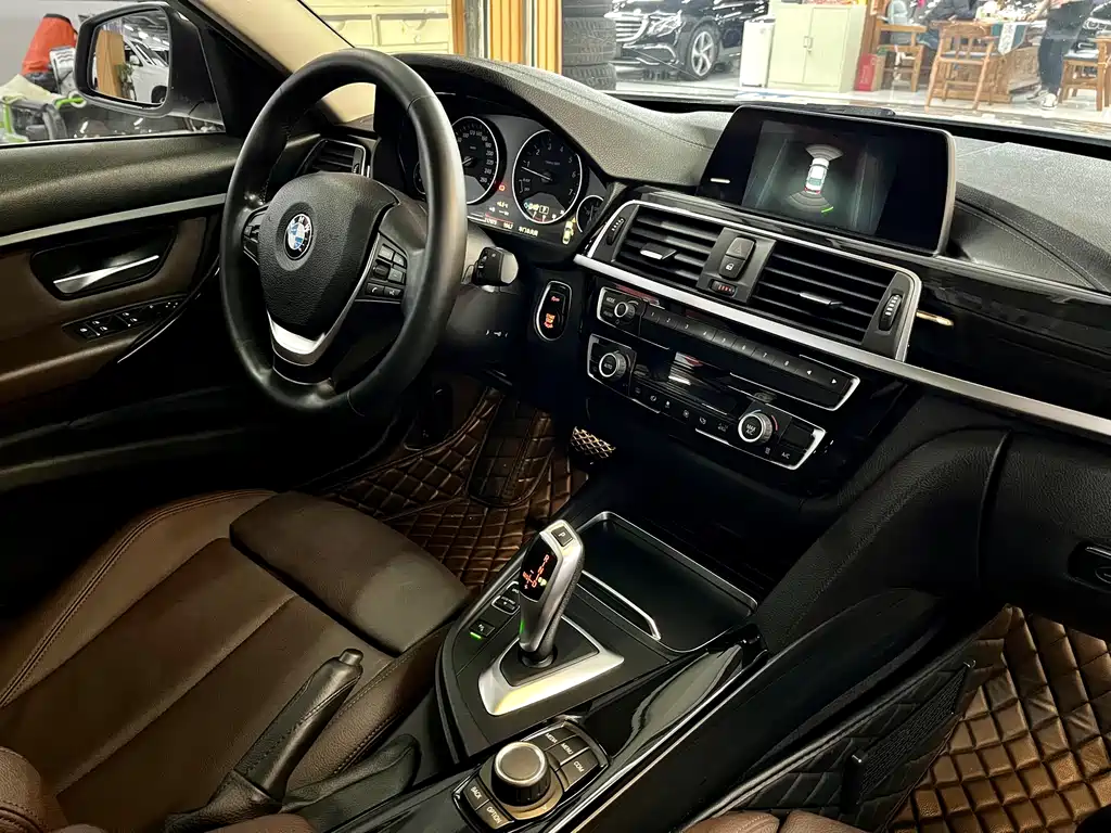 BMW 3 Series 2017 — фото 14