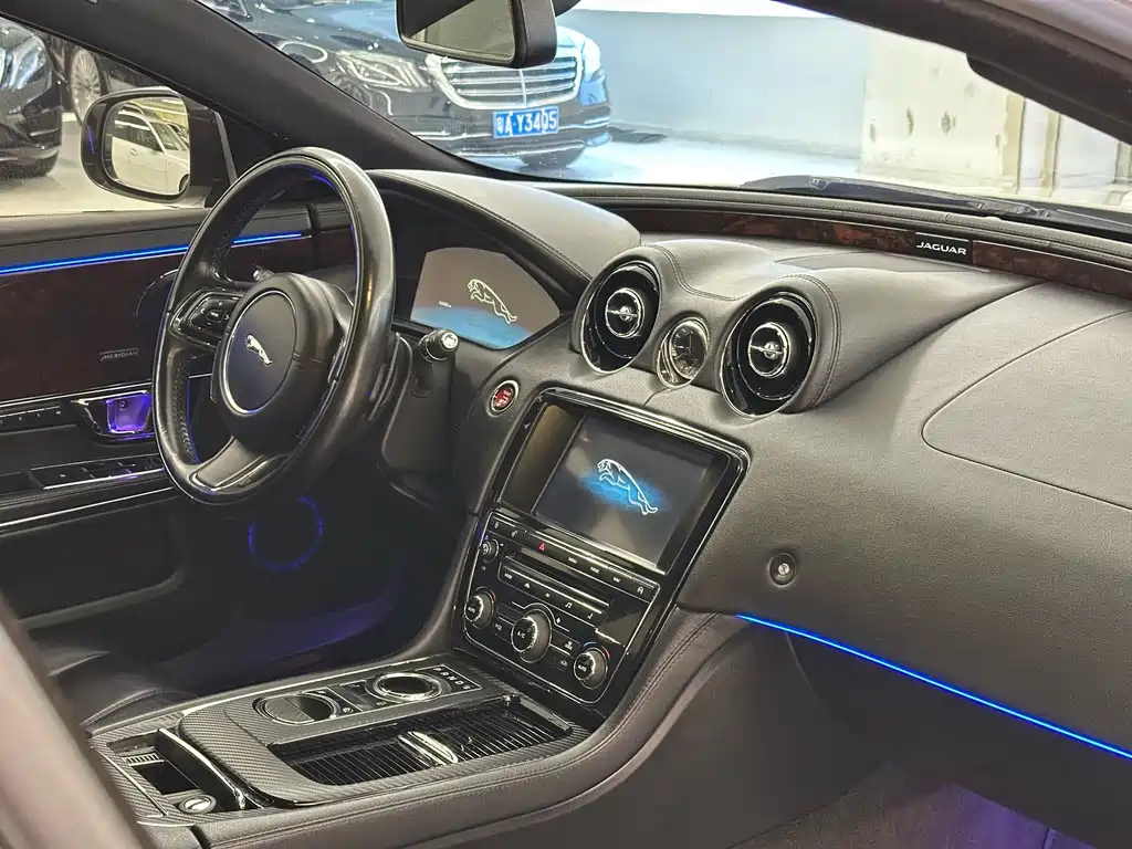 Jaguar XJ 2016 — фото 14