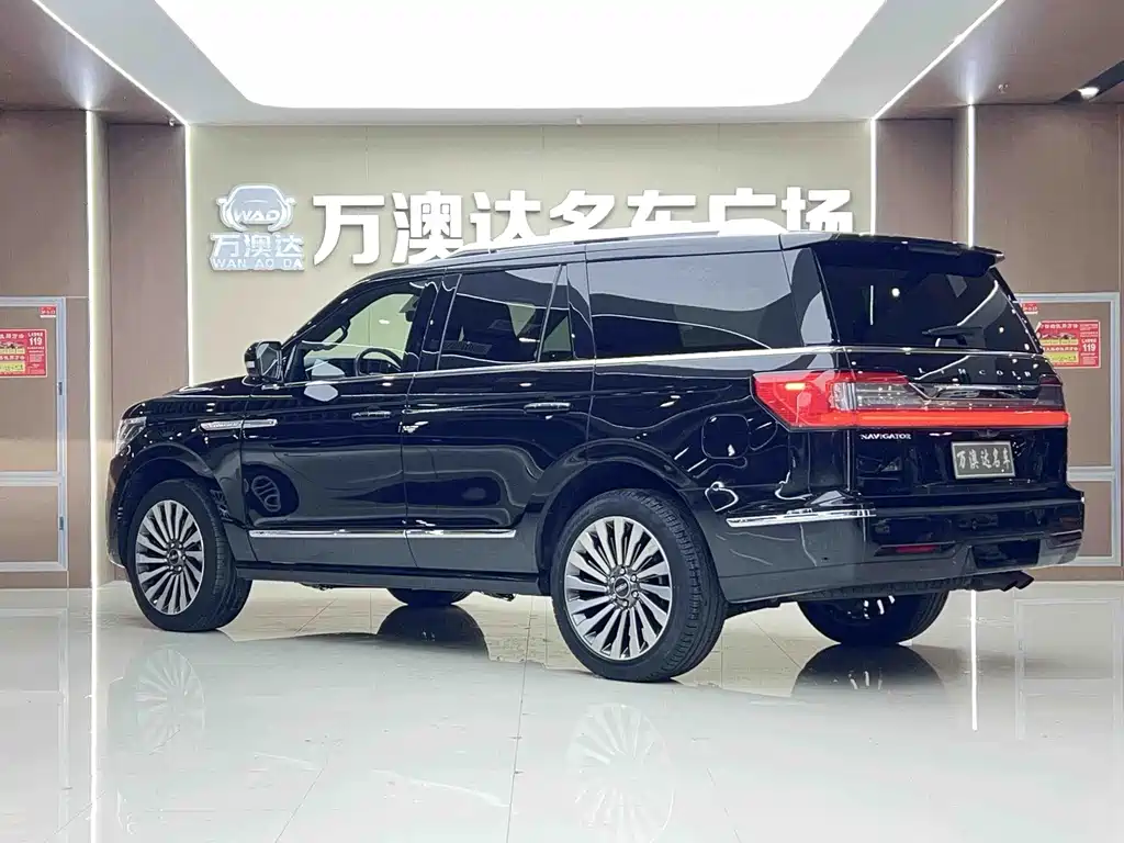 Lincoln Navigator 2021 — фото 17