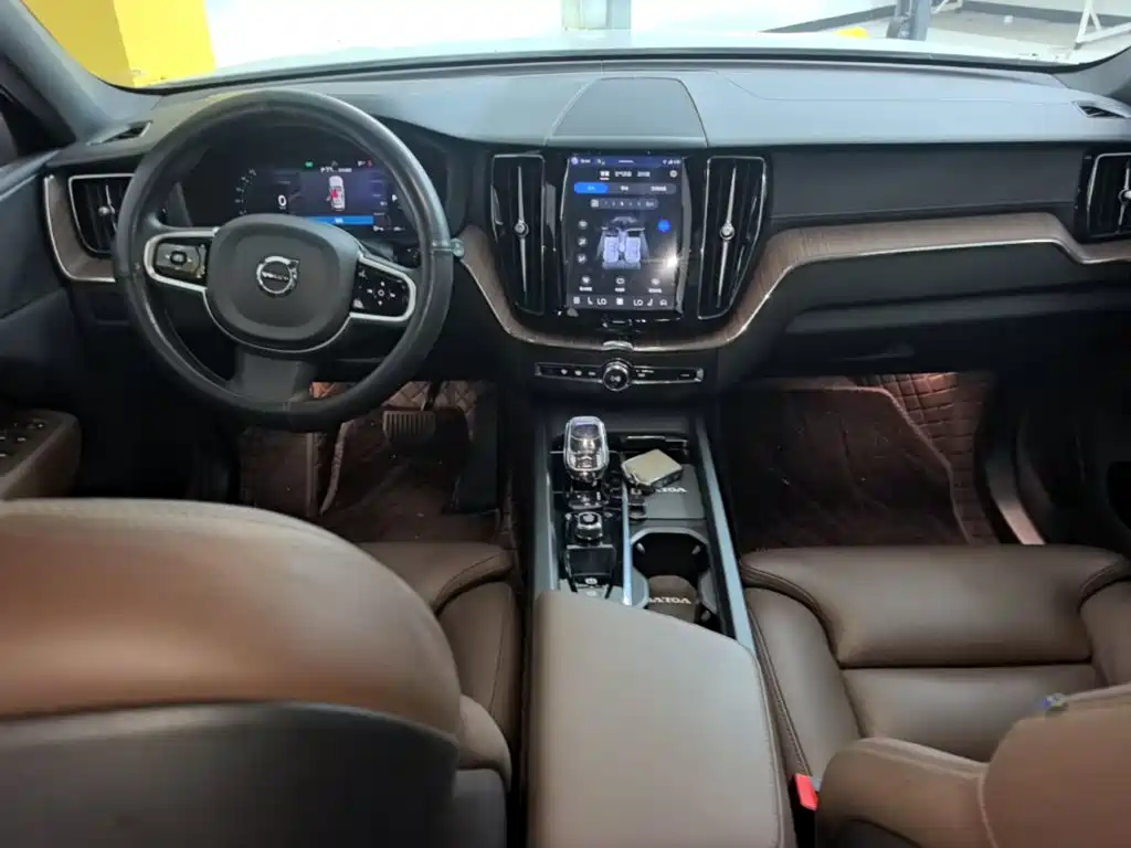 Volvo XC60 2024 — фото 10