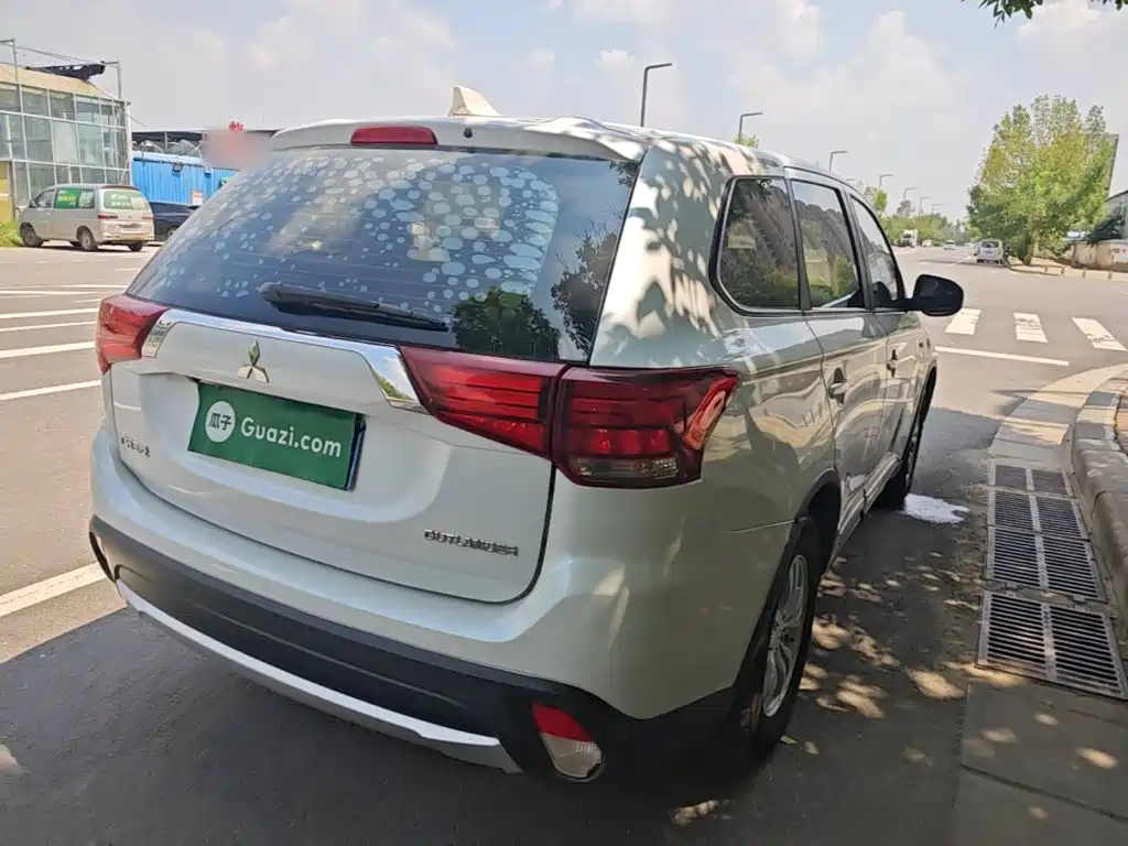 Mitsubishi Outlander 2018 — фото 5