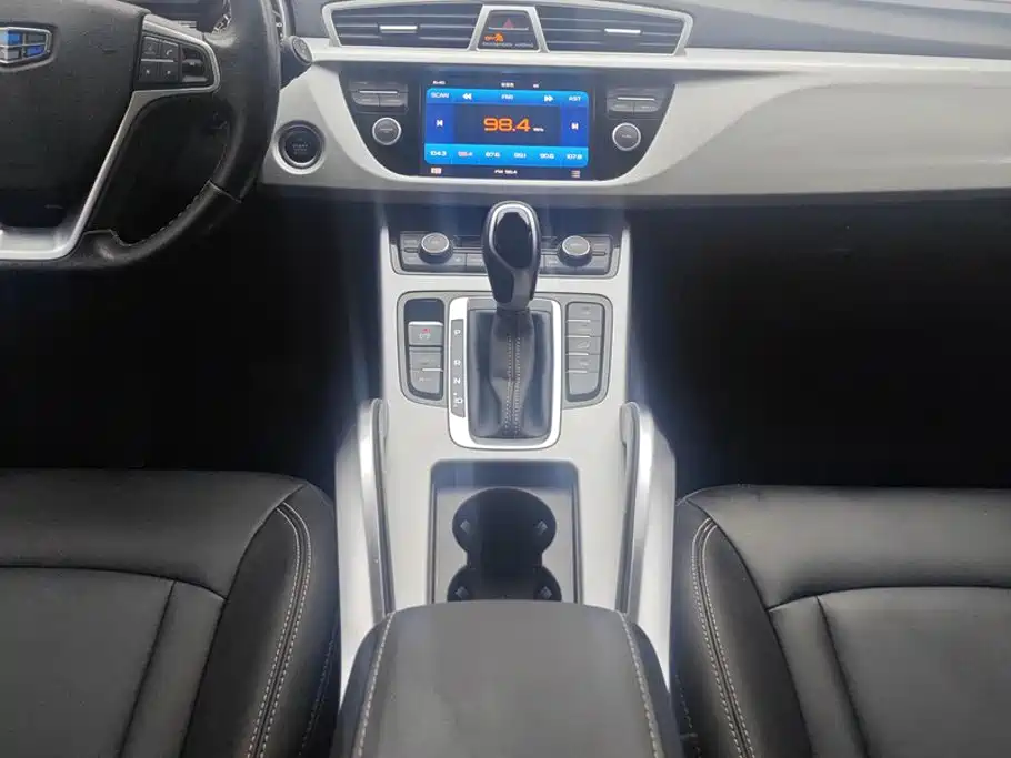 Geely Boyue 2018 — фото 16