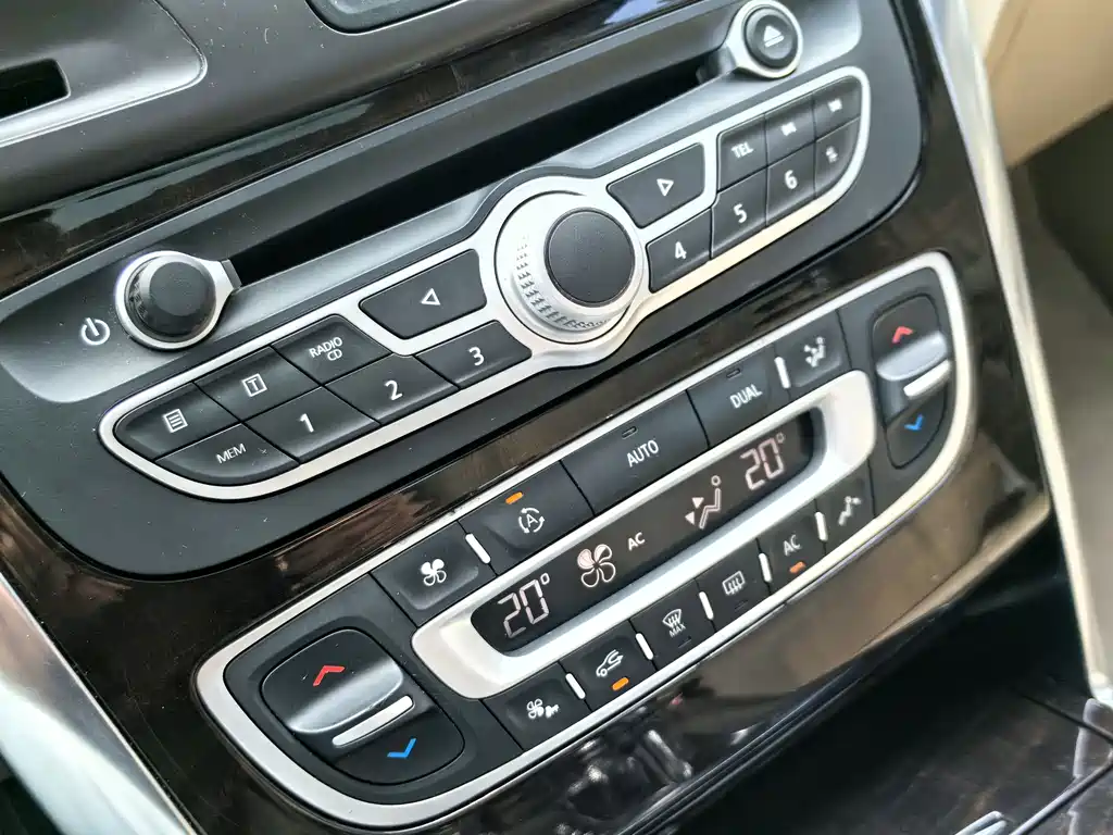 Renault Latitude 2012 — фото 12