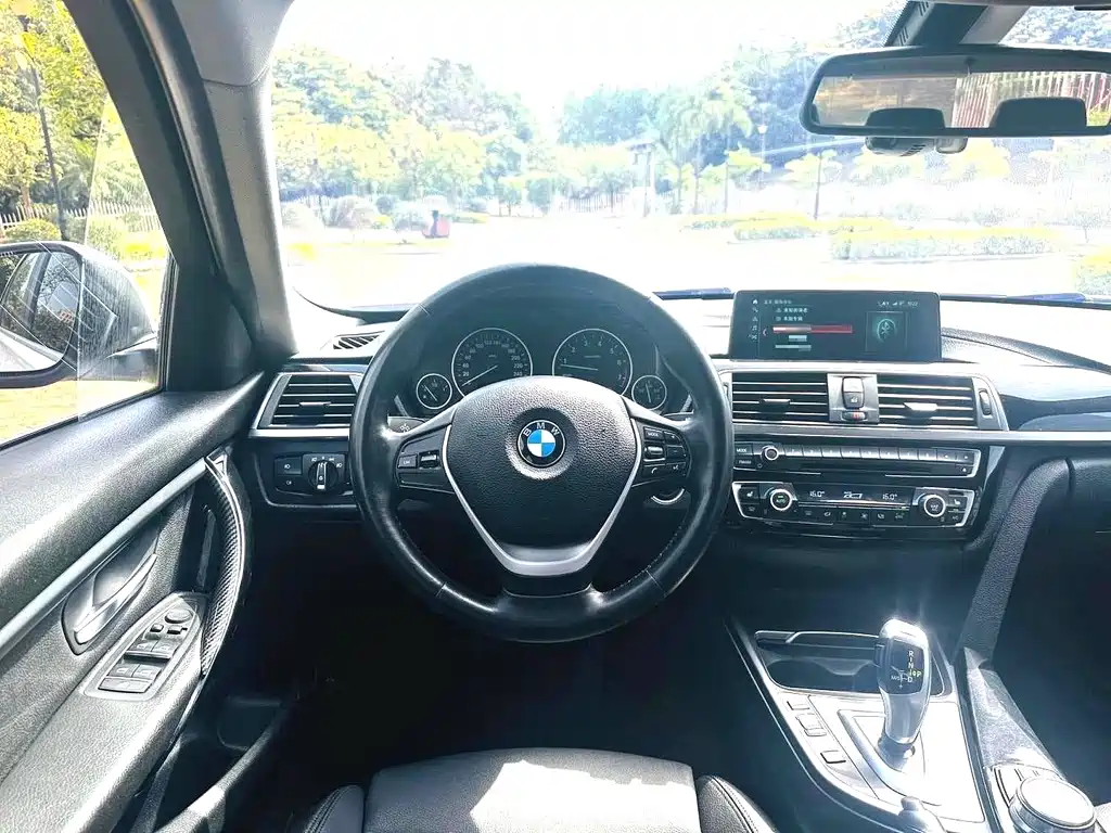BMW 3 Series 2019 — фото 12