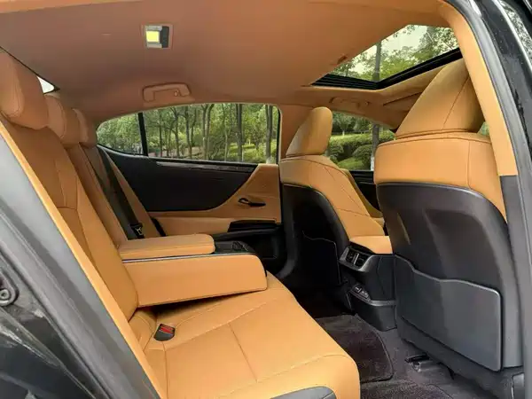 Lexus ES 2024