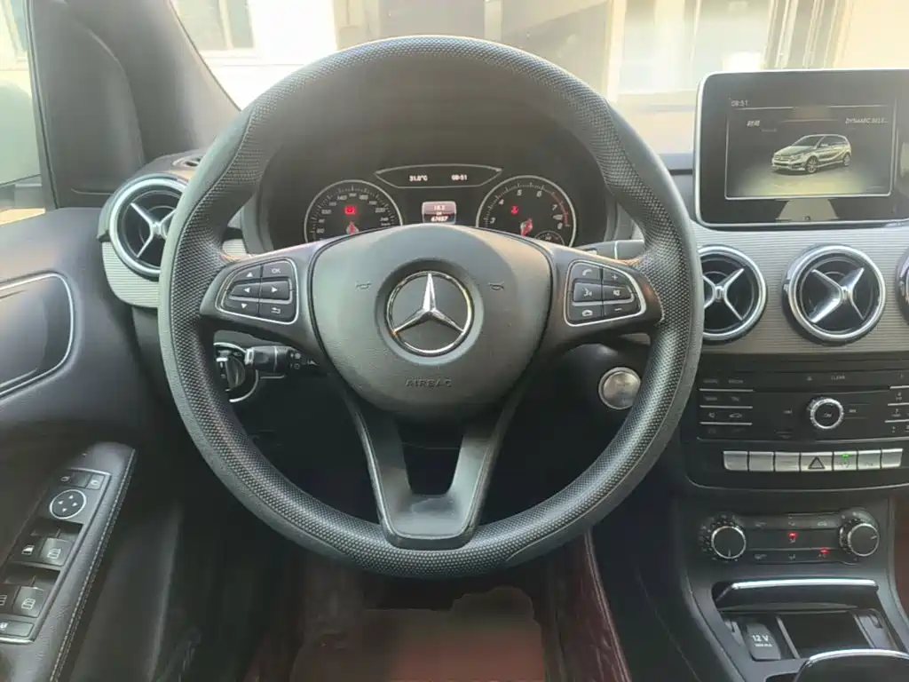 Mercedes-Benz B-Class 2016 — фото 11