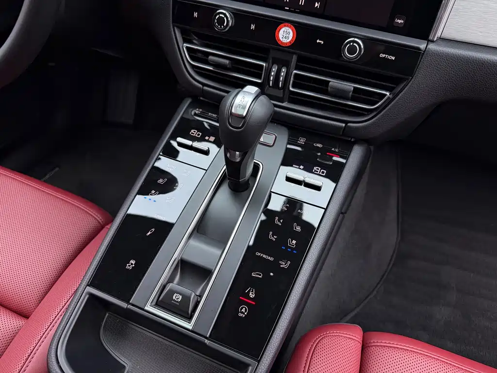 Porsche Macan 2025 — фото 13
