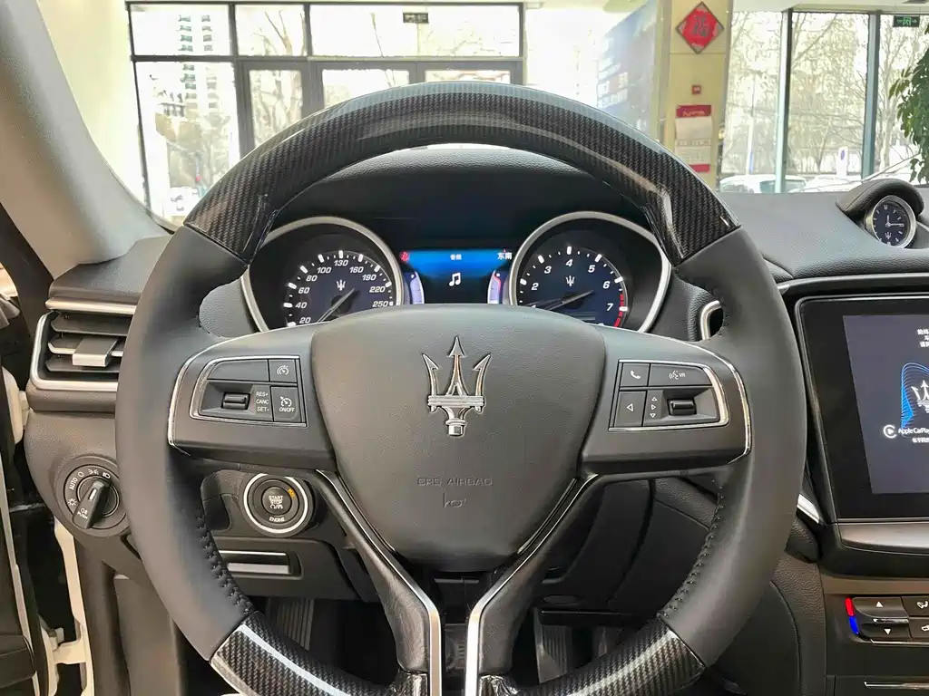 Maserati Ghibli 2016 — фото 34