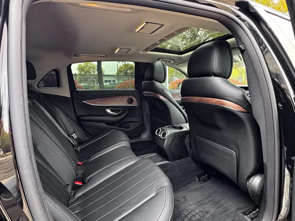Mercedes-Benz E-Class 2019 — фото 18