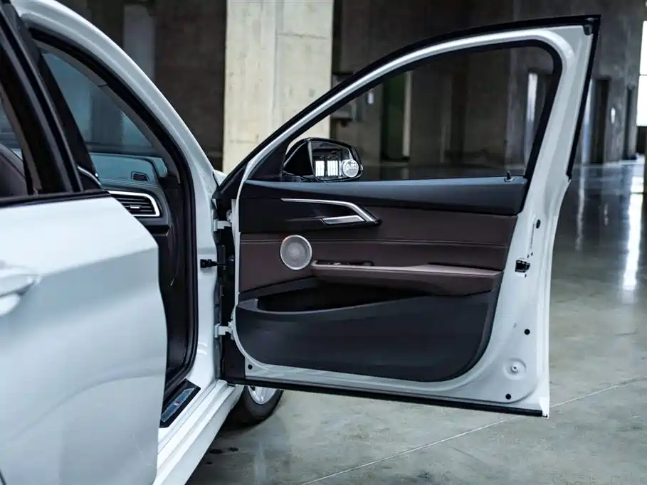 BMW 1 Series 2023 — фото 10