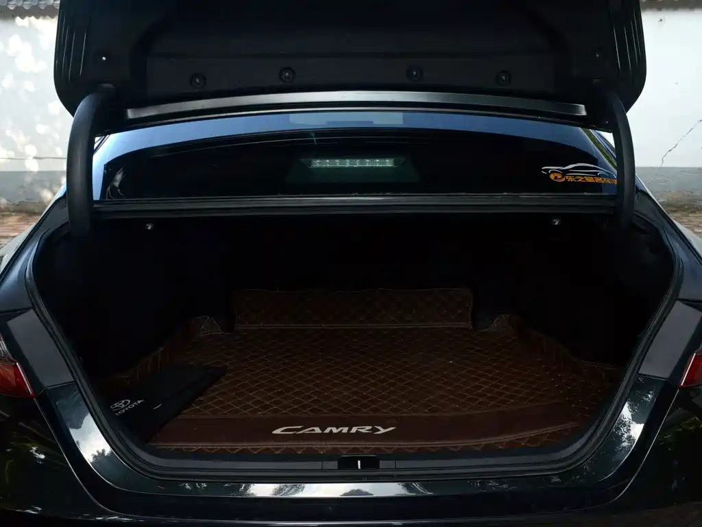 Toyota Camry 2023 — фото 12