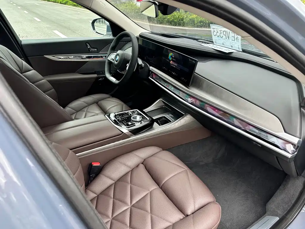 BMW 7 Series 2024 — фото 10