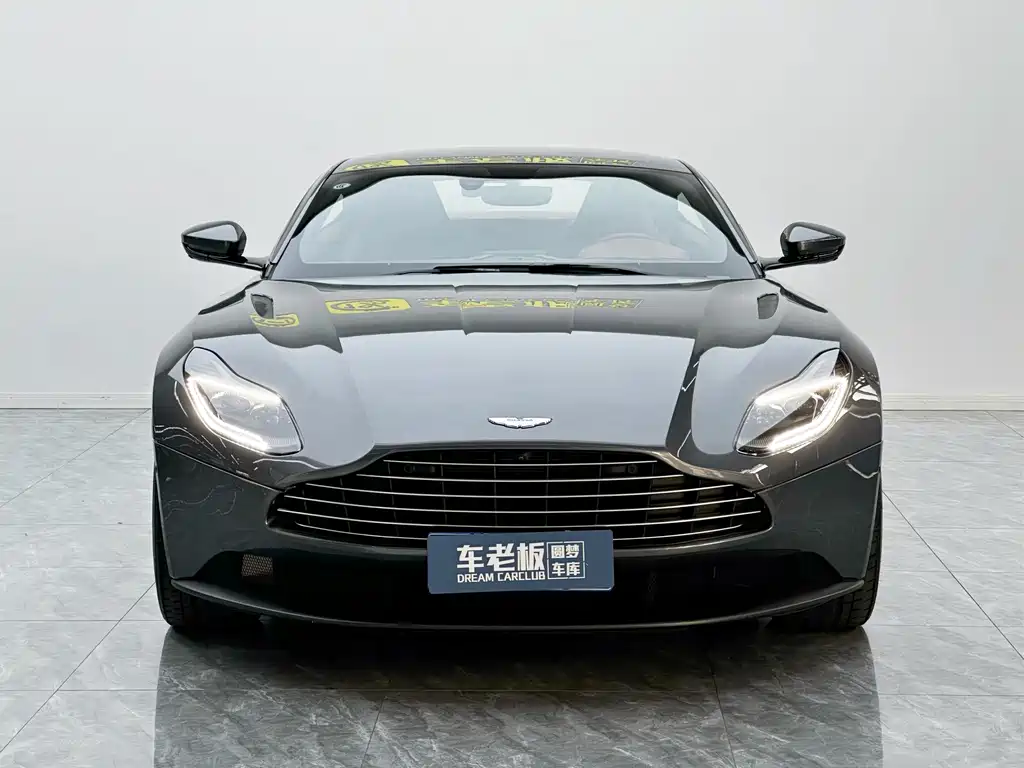 Aston Martin DB11 2024 — фото 2