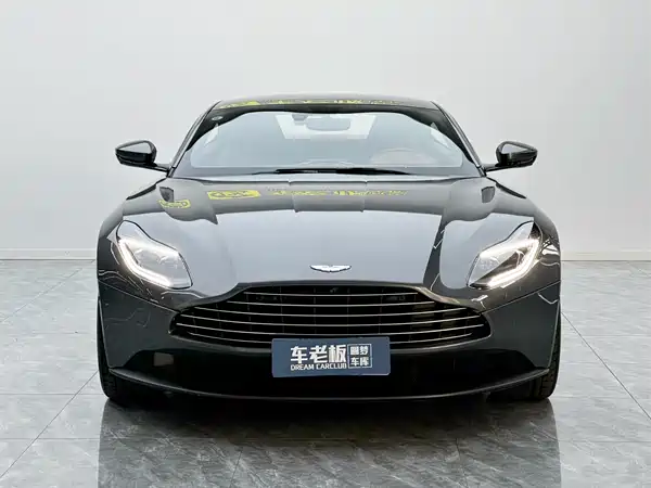 Aston Martin DB11 2024