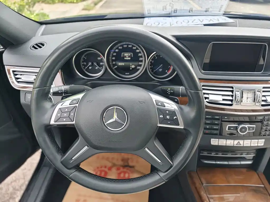 Mercedes-Benz E-Class 2014 — фото 26