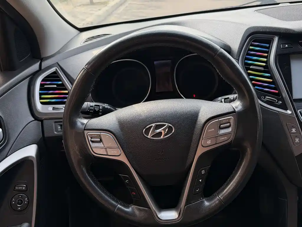 Hyundai Santa Fe 2017 — фото 11