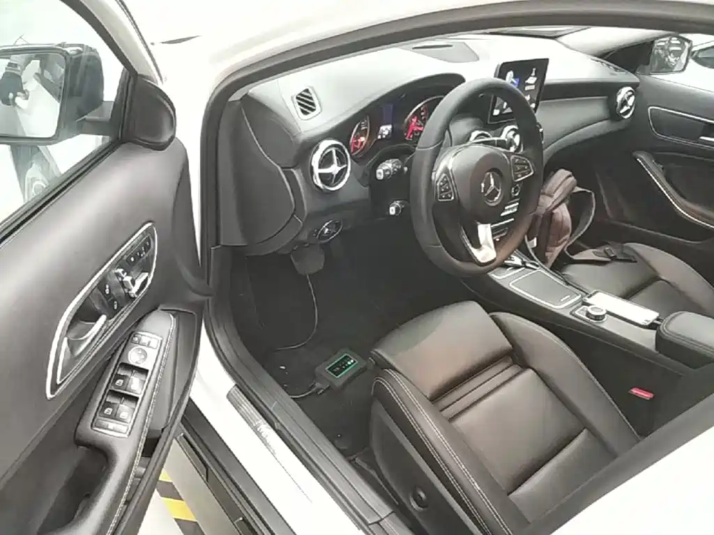 Mercedes-Benz GLA 2017 — фото 16