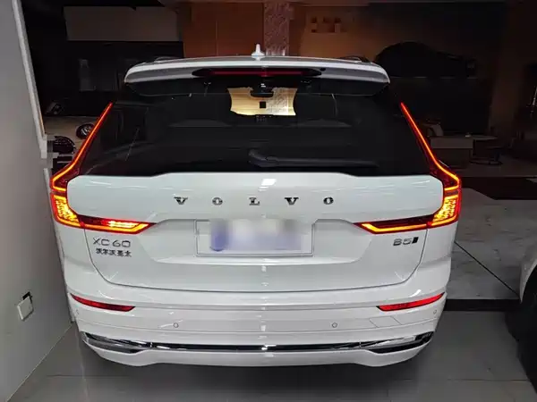 Volvo XC60 2025