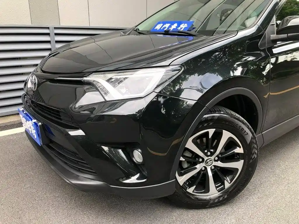 Toyota RAV4 2019 — фото 3