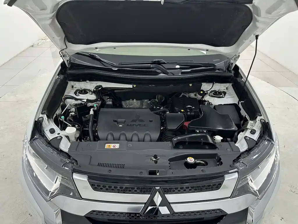 Mitsubishi Outlander 2022 — фото 18