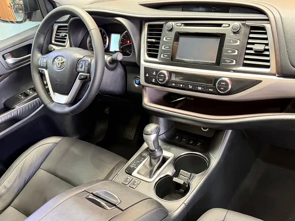 Toyota Highlander 2017 — фото 11