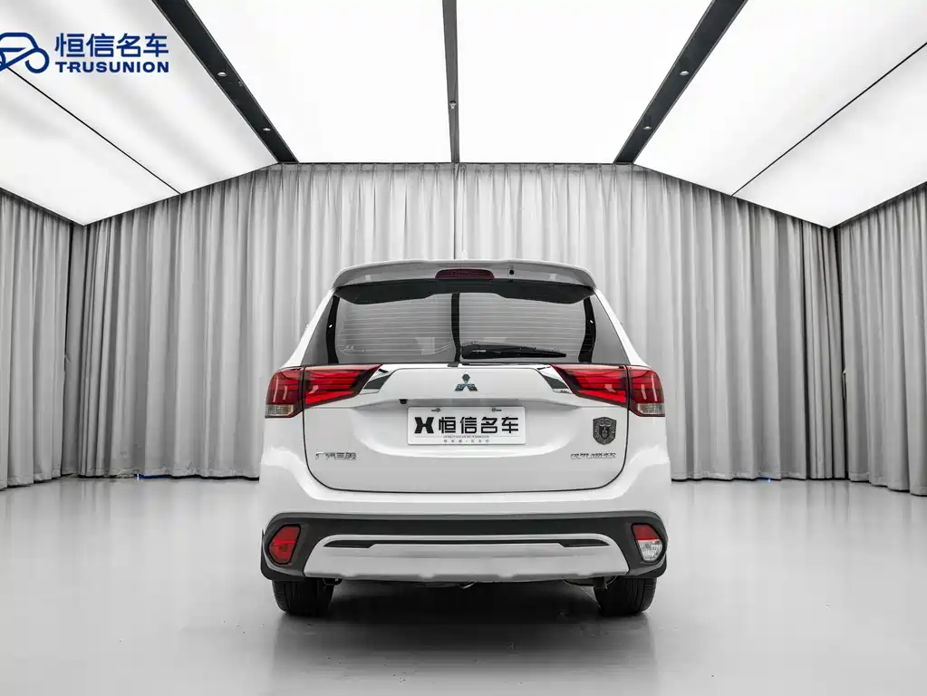 Mitsubishi Outlander 2020 — фото 5