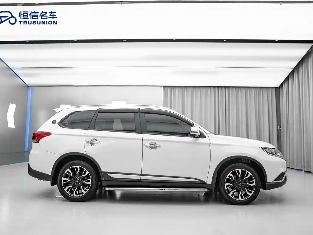 Mitsubishi Outlander 2020 — фото 7