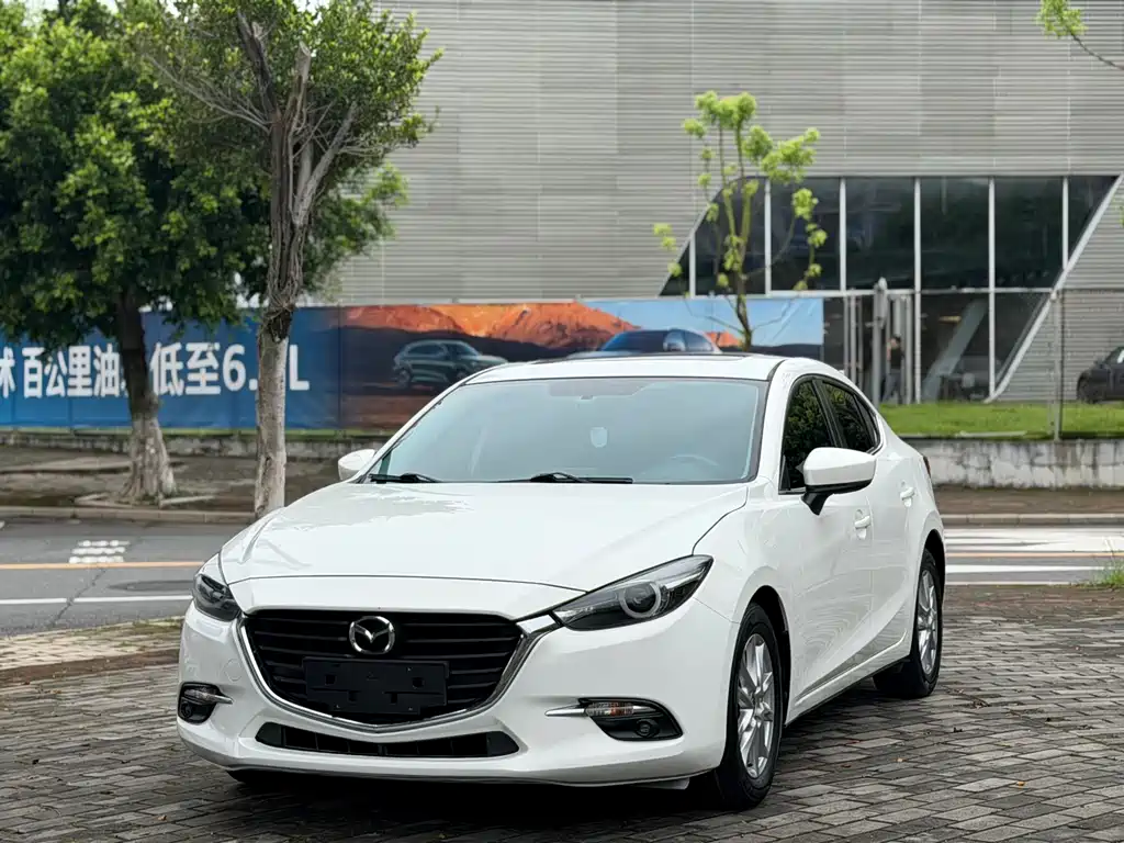 Mazda 3 Axela 2017 — фото 1