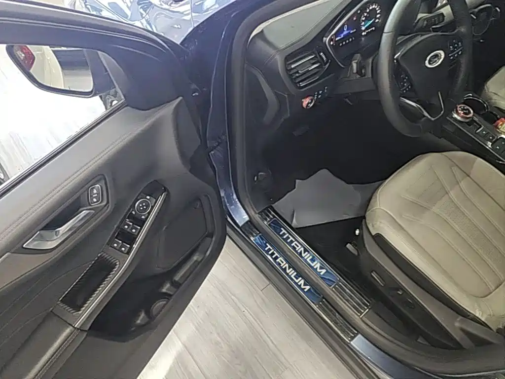 Ford Escape 2022 — фото 16