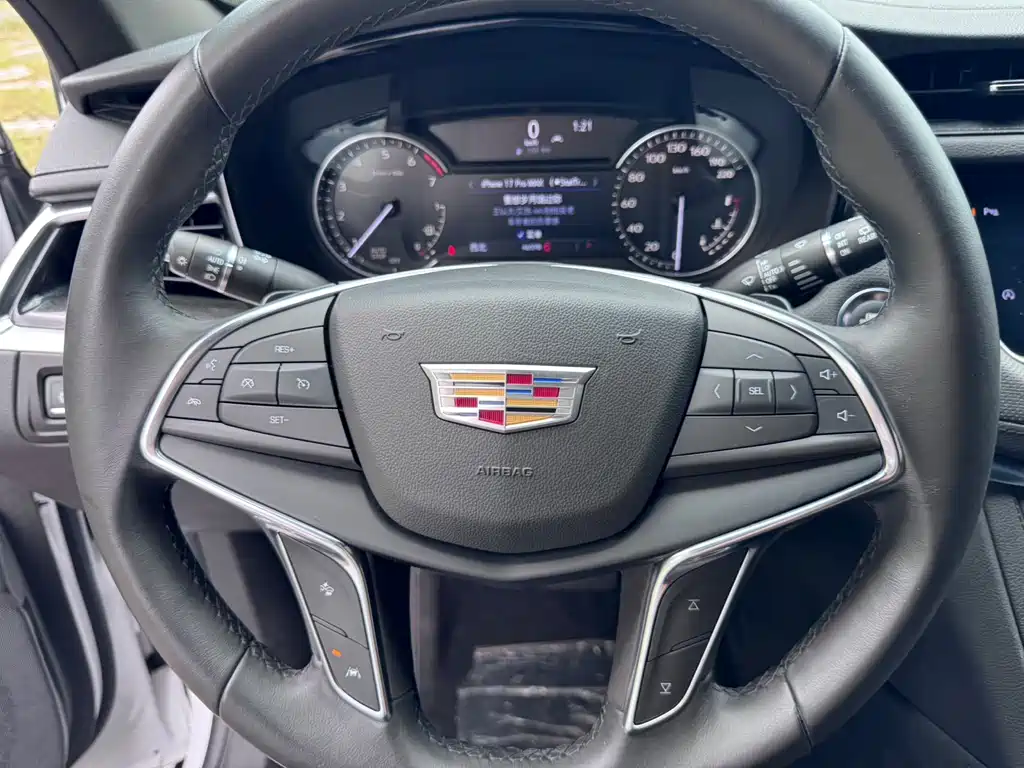 Cadillac XT5 2021 — фото 9