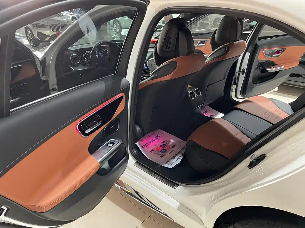 Mercedes-Benz C-Class 2023 — фото 10