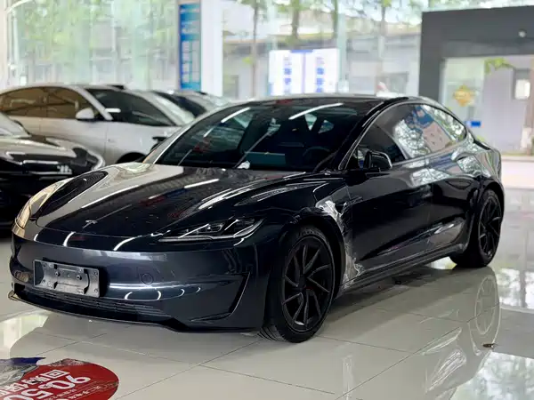 Tesla Model 3 2024