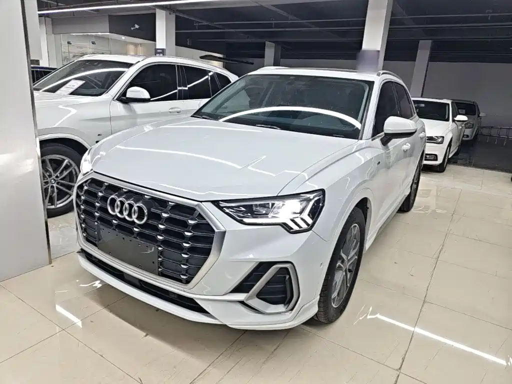 Audi Q3 2021 — фото 1
