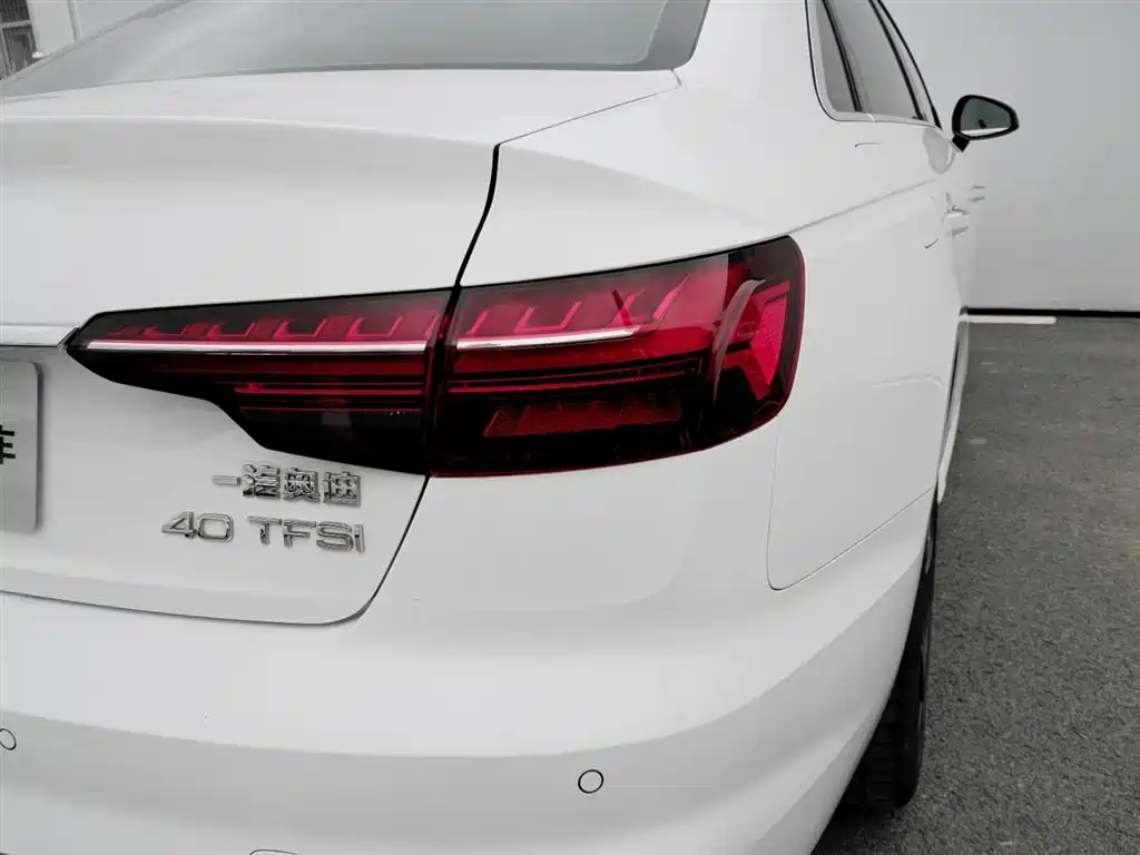 Audi A4L 2022 — фото 18