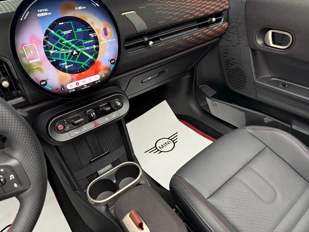 MINI JCW 2025 — фото 10