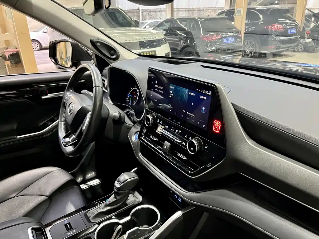 Toyota Highlander 2022 — фото 13