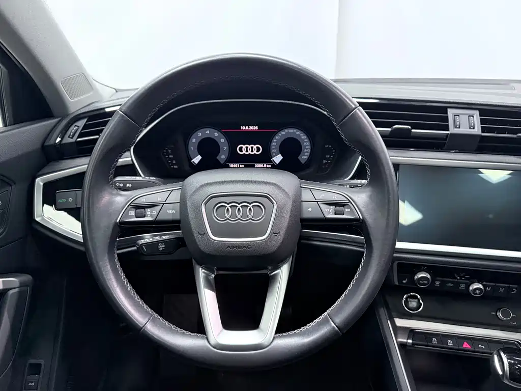 Audi Q3 2023 — фото 12