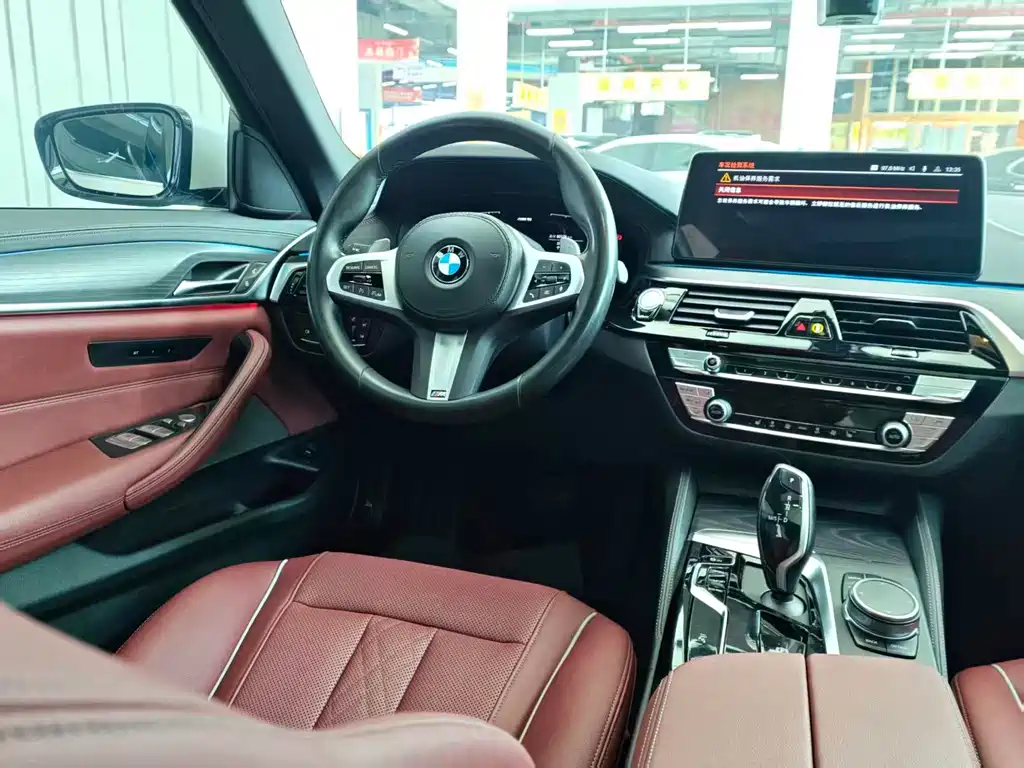 BMW 5 Series 2022 — фото 11