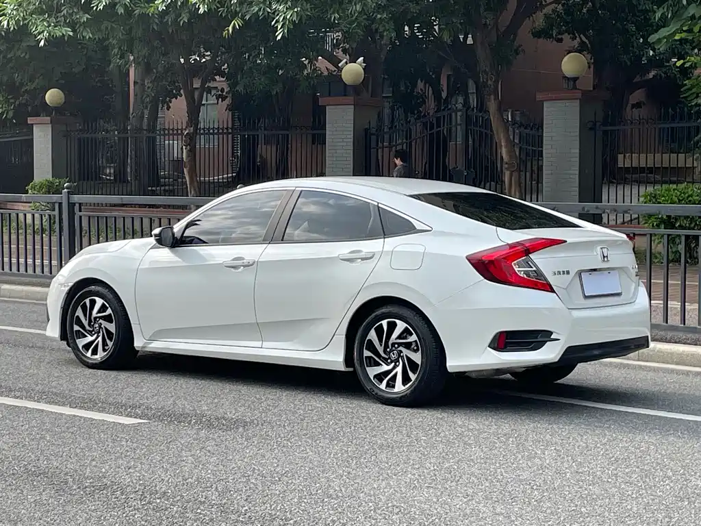 Honda Civic 2018 — фото 3