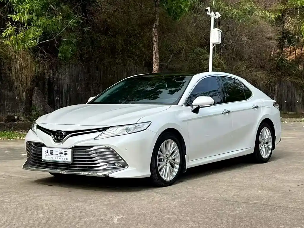 Toyota Camry 2020 — фото 1
