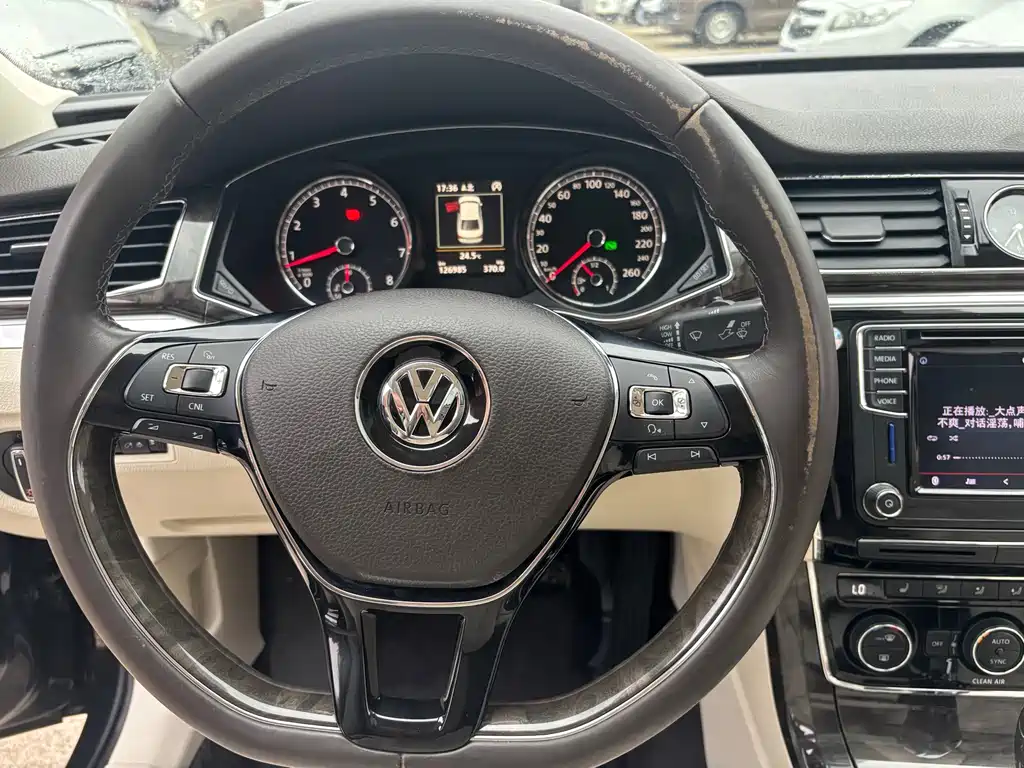 Volkswagen Passat 2017 — фото 16