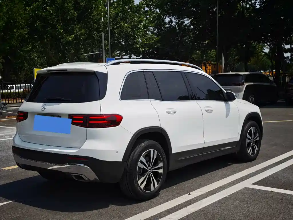 Mercedes-Benz GLB 2023