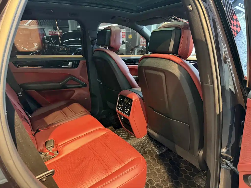 Porsche Cayenne 2018 — фото 17