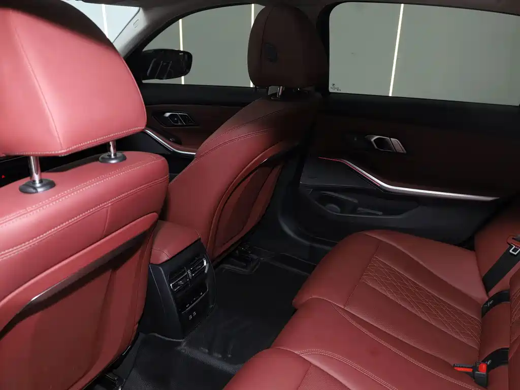 BMW 3 Series 2025 — фото 14