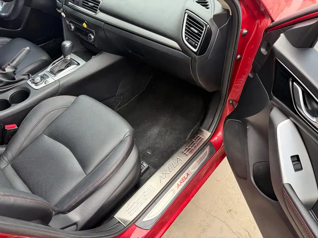 Mazda 3 Axela 2016 — фото 12