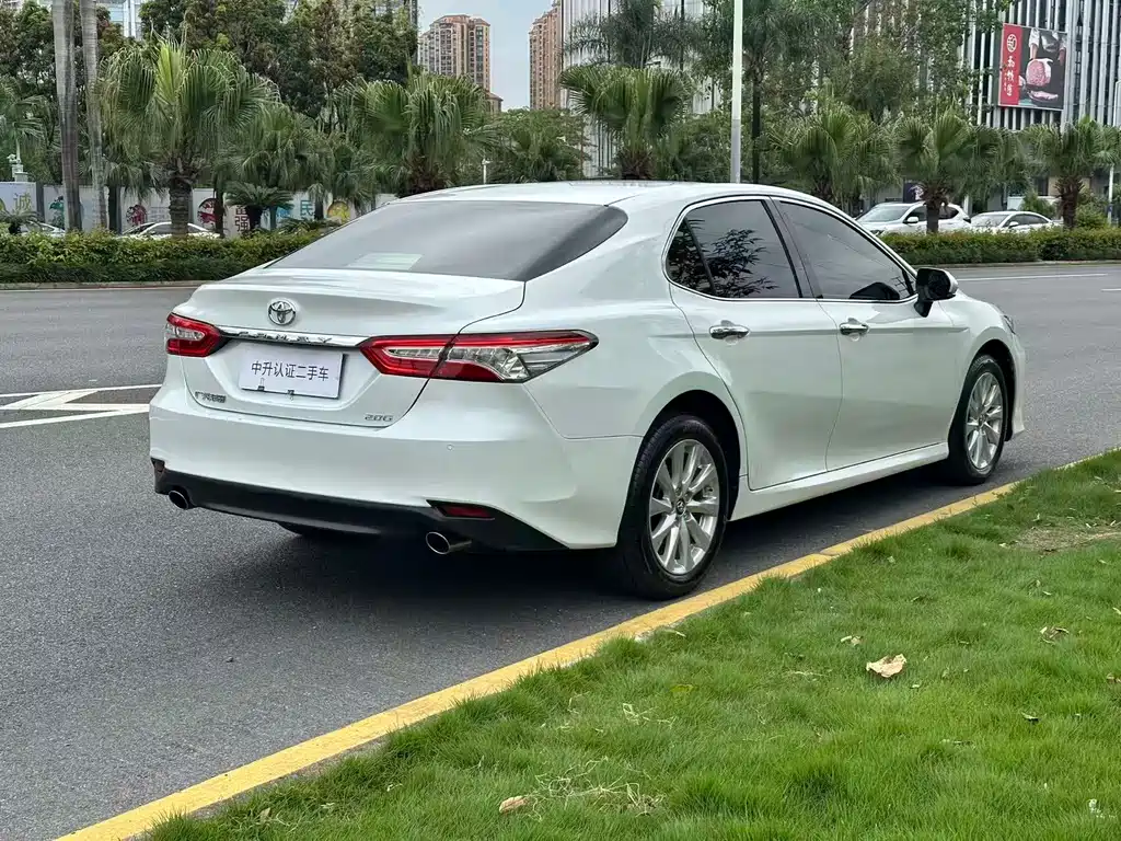 Toyota Camry 2020 — фото 4