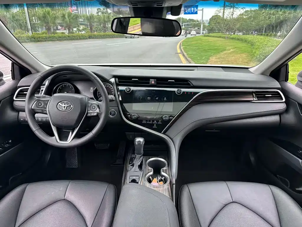 Toyota Camry 2020 — фото 8