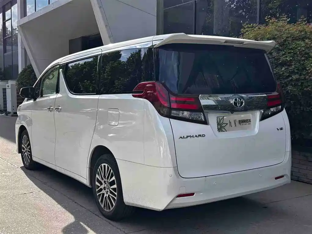 Toyota Alphard 2018 — фото 3