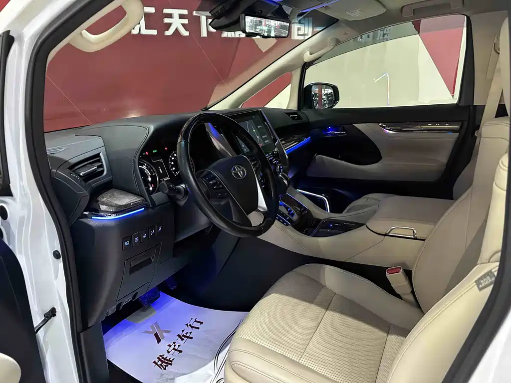 Toyota Vellfire 2023 — фото 10