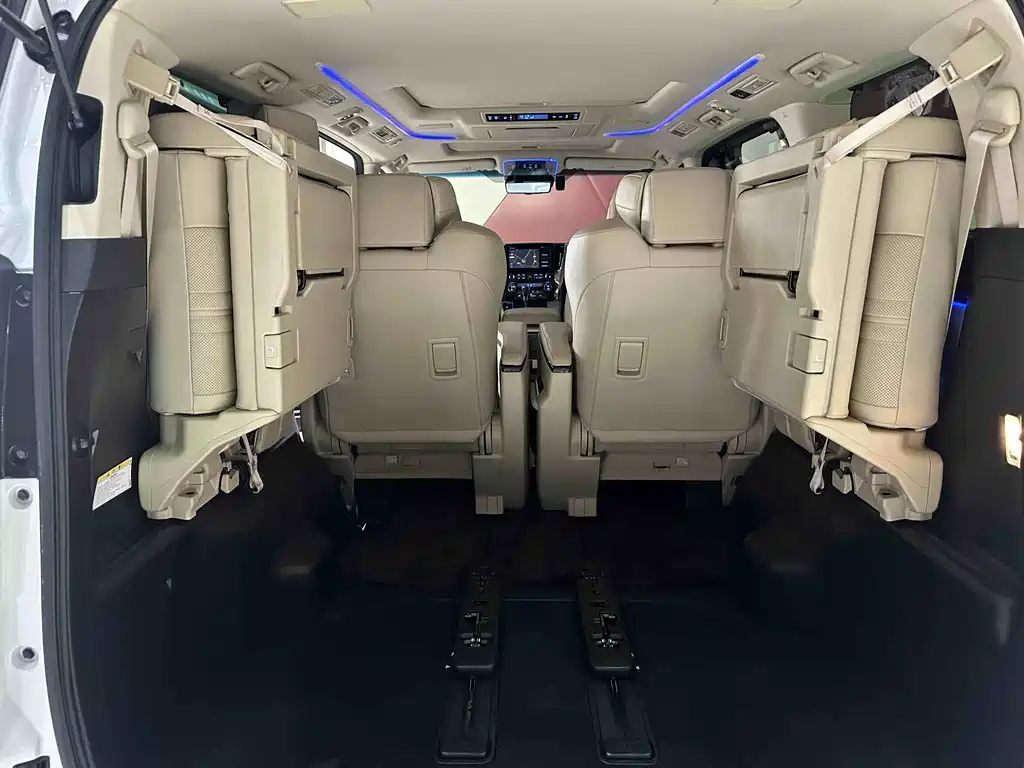Toyota Vellfire 2023 — фото 13